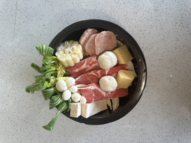 鲜肉豆腐锅 Pork and Tofu Hot Pot