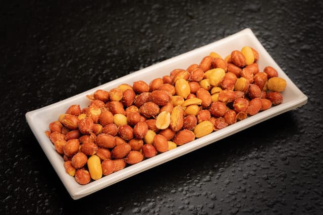 梅子花生 Plum Peanuts