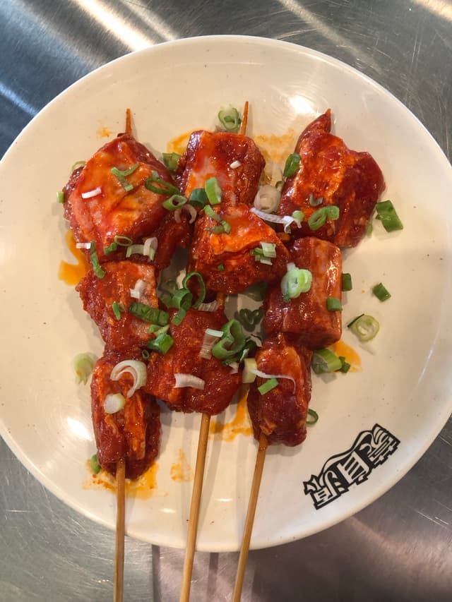 新鲜烤排骨 (3串) Fresh Grilled Pork Ribs (3 Skewers)