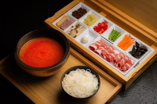 番茄肥牛过桥米线 Tomato Beef Crossing Bridge Rice Noodles