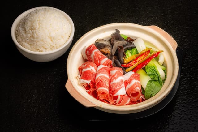 双椒肥牛米线 (中辣) Double Chili Beef Mixian (Medium Spicy)