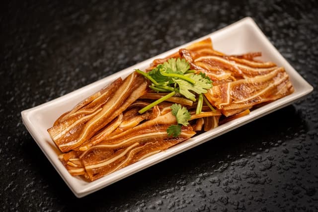 卤猪耳 Marinated Pork Ear