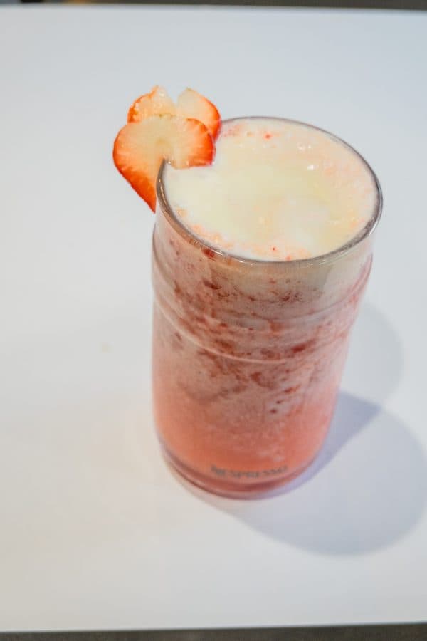 芝士草莓 Strawberry Green Tea Smoothie with Cheese Foam